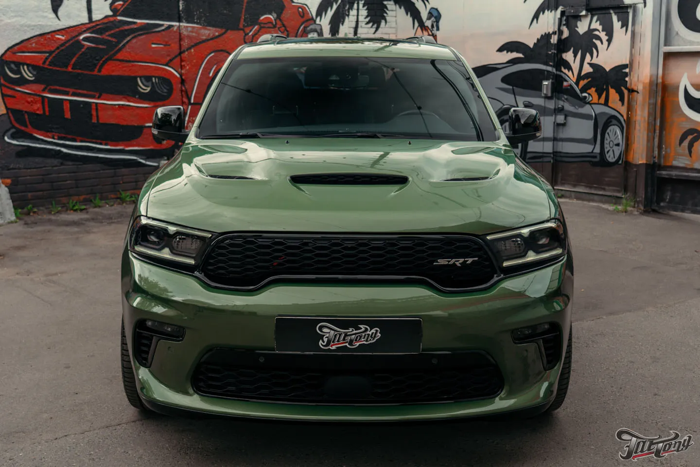 Большой проект по Dodge Durango SRT для постоянного гостя, часть 6: оклейка винилографией и полиуретаном, фирменный шиномонтаж на стендах Hunter и выдача автомобиля